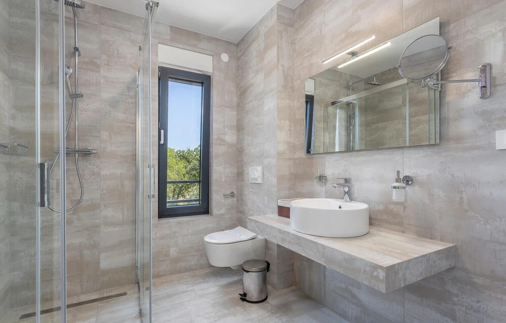 Amazing Apartment in Malinska With Wifi and 3 Bedrooms