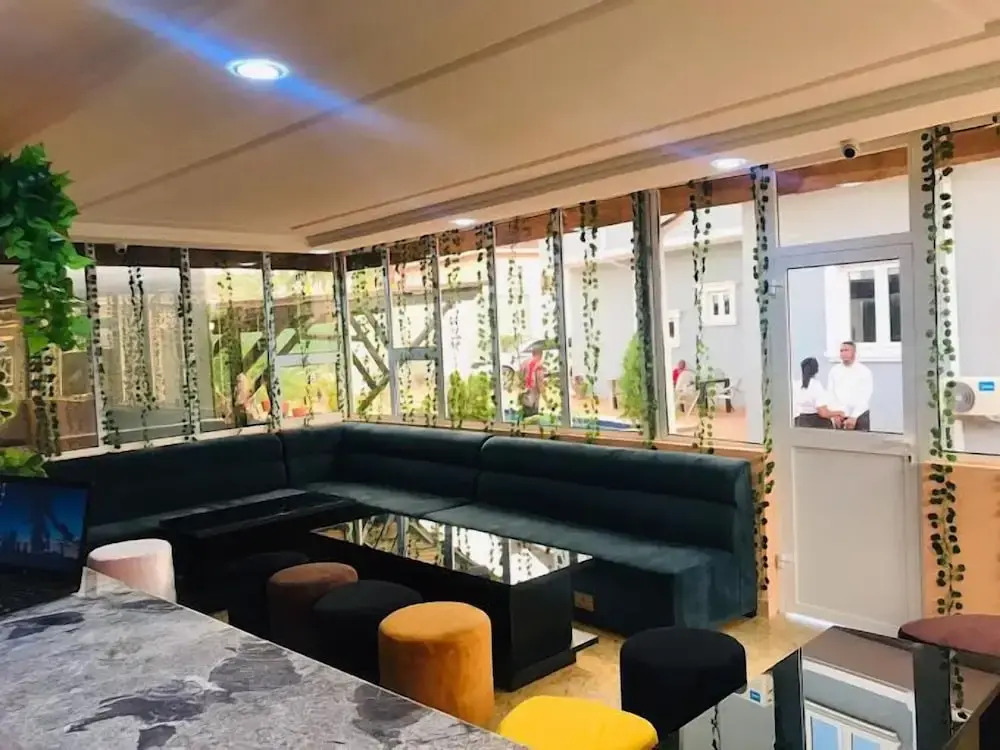 King Dee Suites and Apartments