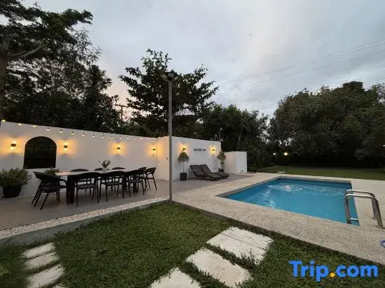 Rim klong house, Banrublom Rayong beach +Free wifi (Pool Villa)