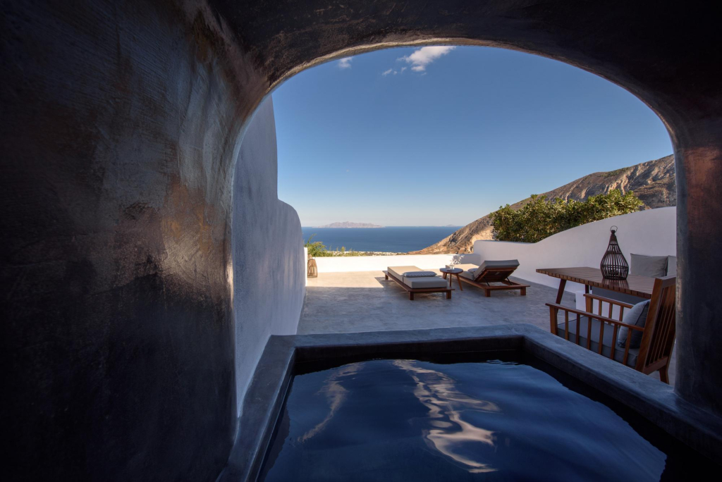 Santorini Sky, Luxury Resort