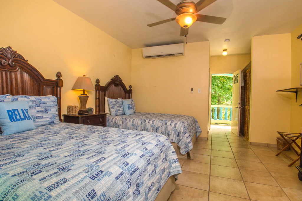 Lazy Parrot Inn