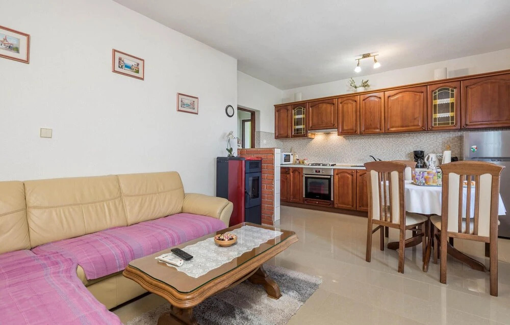 Nice Apartment in Sv. Juraj With Wifi and 2 Bedrooms