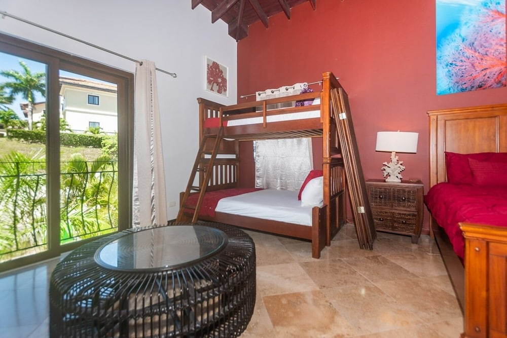 Pristine Bay 1005- Villa Loce 4 Bedroom Home