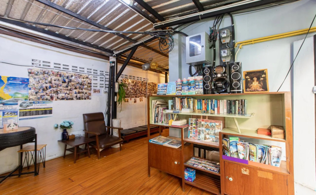 The Alley Hostel & Bistro