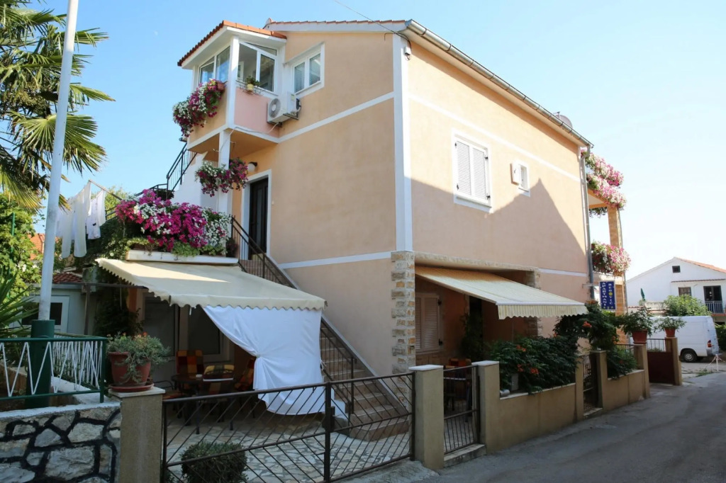 Zdenka - cosy apartments for 2-3 person - A2A(2+1)