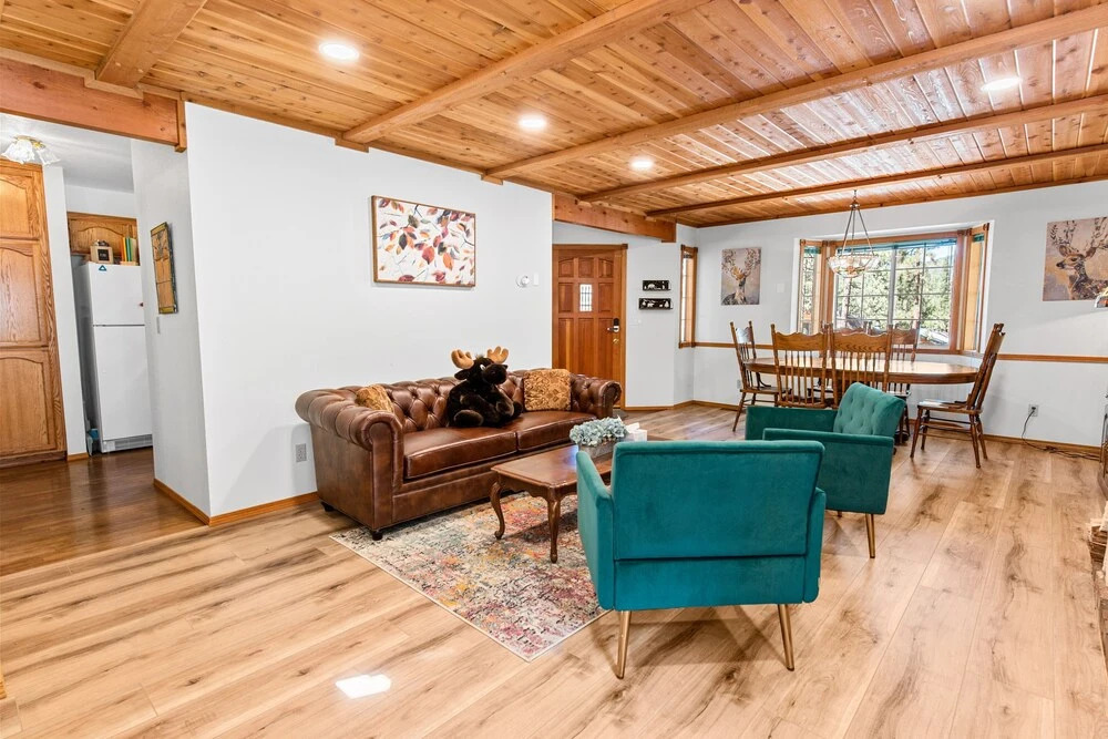 Sugarpaw Cottage - Very Private Cabin Nestled Amongst Towering Pines In This Cozy Mountain Home! 3 Bedroom Cabin