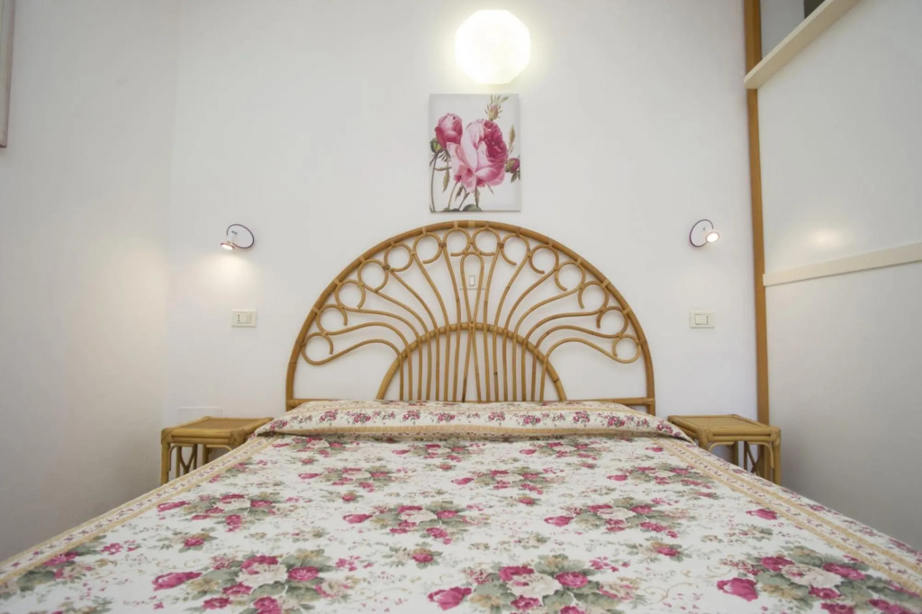 Apartment three-room Number 8 on the seafront of Morcone-MORCONE TRILO N° 8