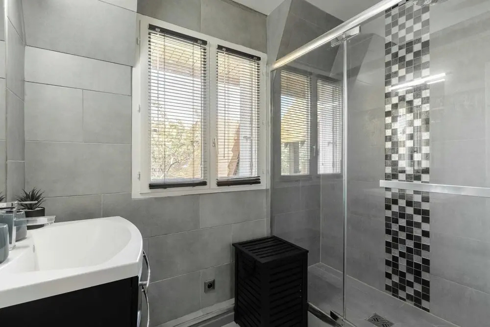 Renovated Apartment Sleeping 6 - Pool and Tennis