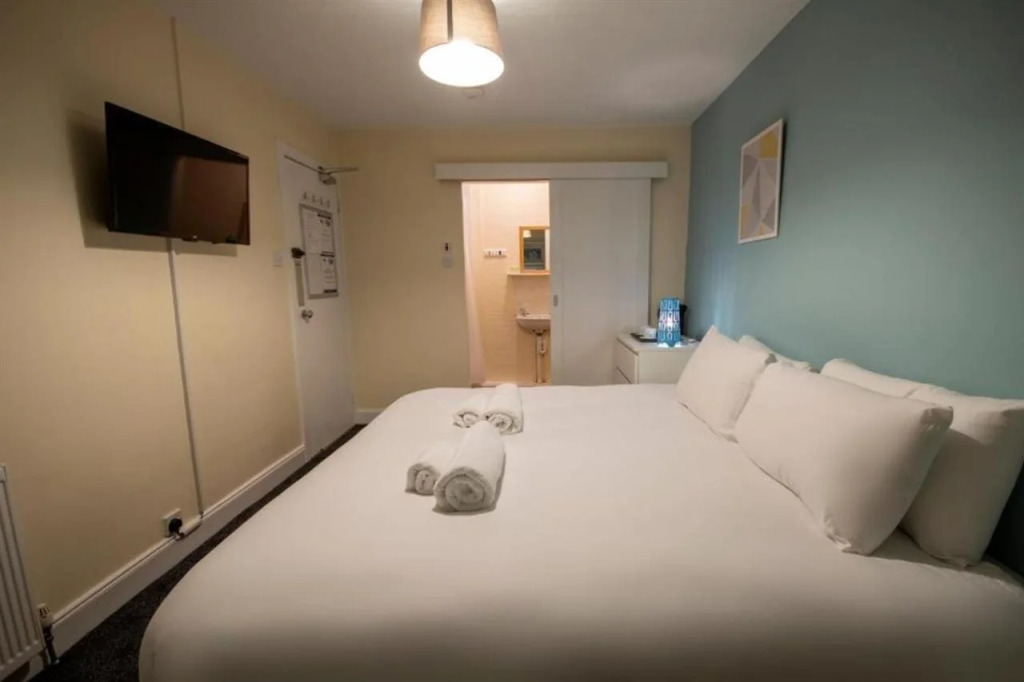 Irvine Riverside Guesthouse