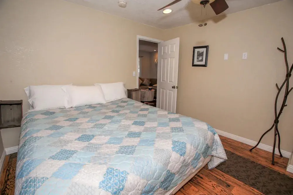 All Decked Out - 2BR 2BA, Netflix, WiFi