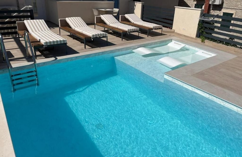 Villa de Blue2-Rooftop Pool & Jacuzzi
