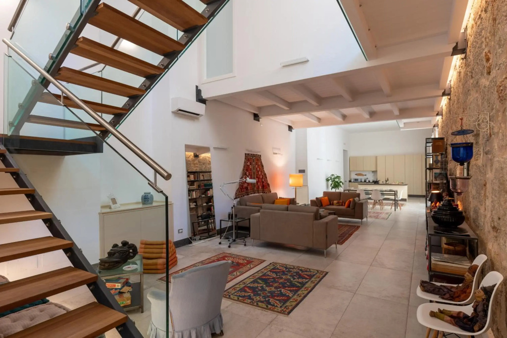 Valverde Art Space Loft by DomuSicily