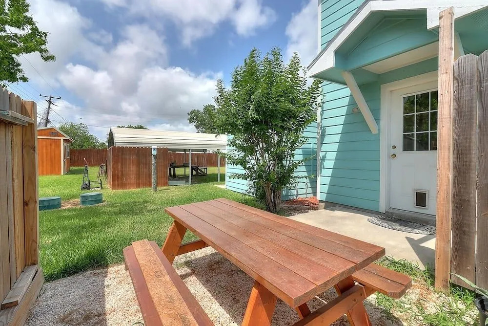 Fisherman's Inn 2 Bedroom Home by RedAwning