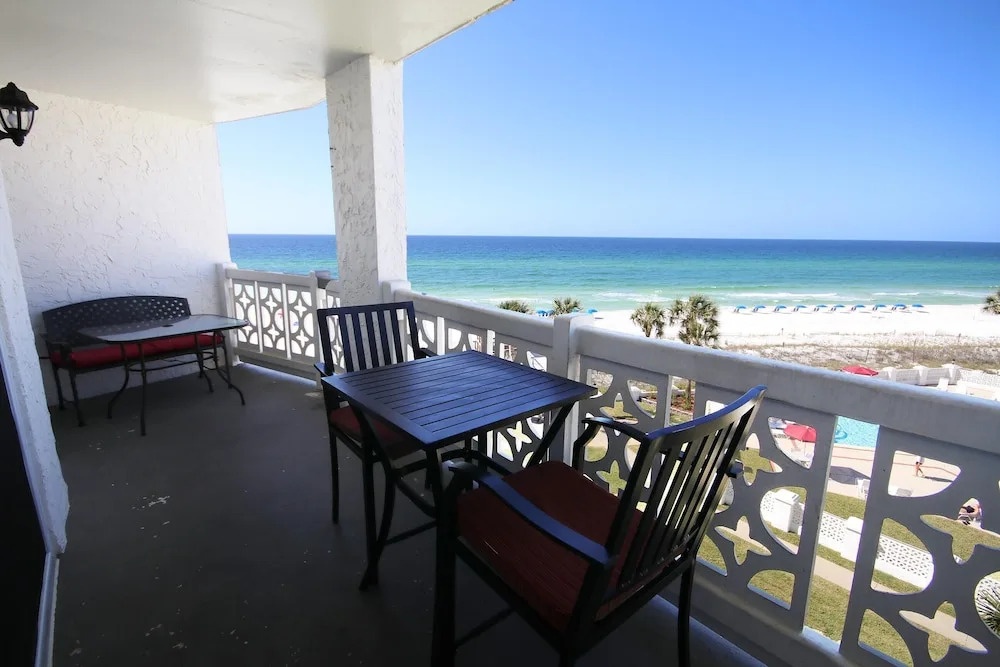 354 El Matador 1 Bedroom Condo by RedAwning