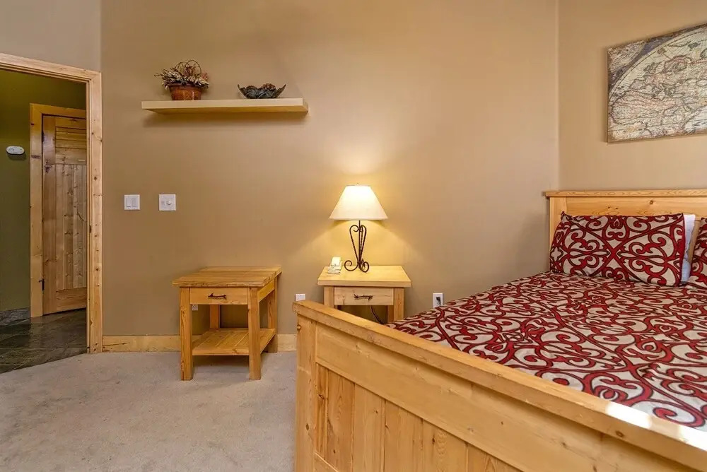 1884 - Grand Forest Lodge 5 Bedroom Home by RedAwning