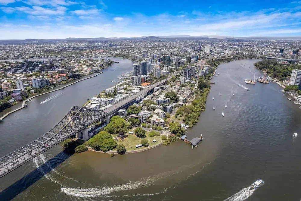 Stunning River View 2-bed With Pool