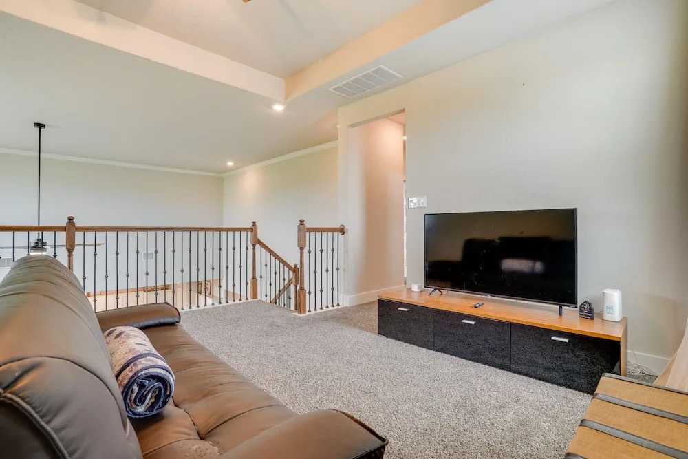 Spacious San Antonio Home: 4 Mi to Seaworld!