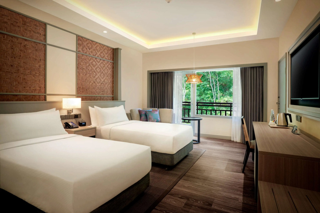 DoubleTree by Hilton Damai Laut