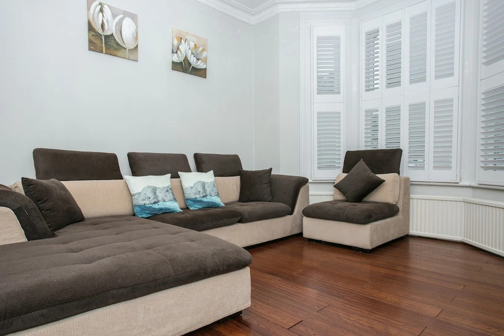 Modern 5 Bedroom House In Battersea