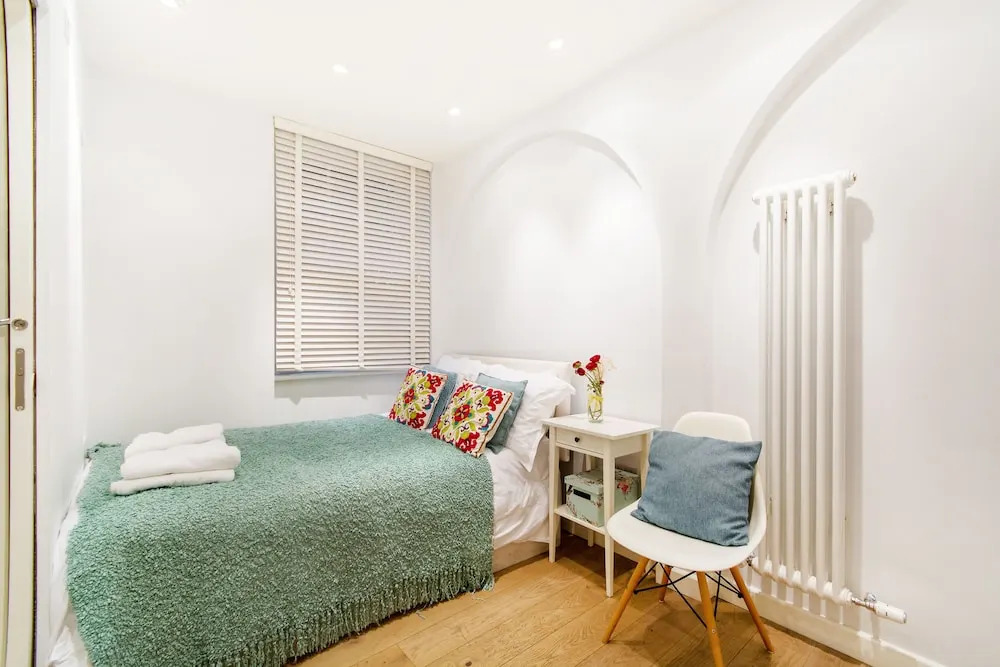 London Hideaway I