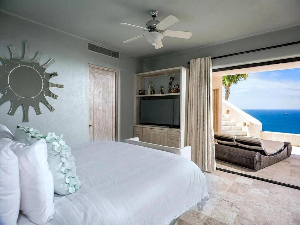 Sunny Vacation Villa 92