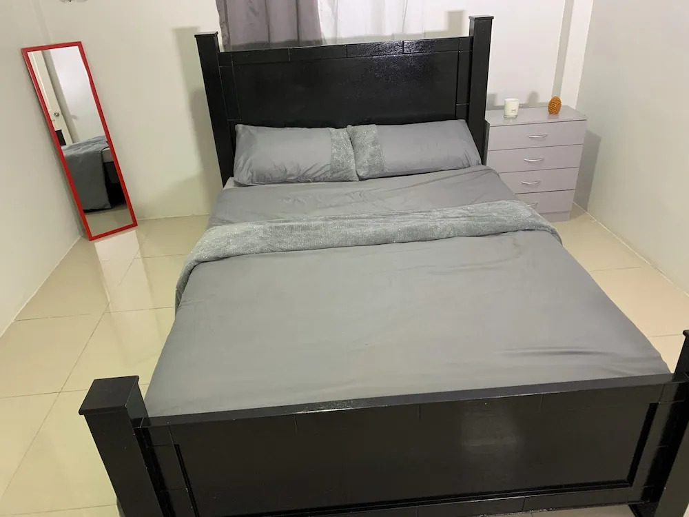 2 Bed Apartment - Sleeps 4 - Parking - Wifi