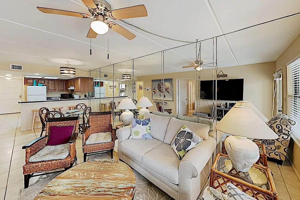 New Listing! All-suite - Pool, Walk To Waves 2 Bedroom Condo