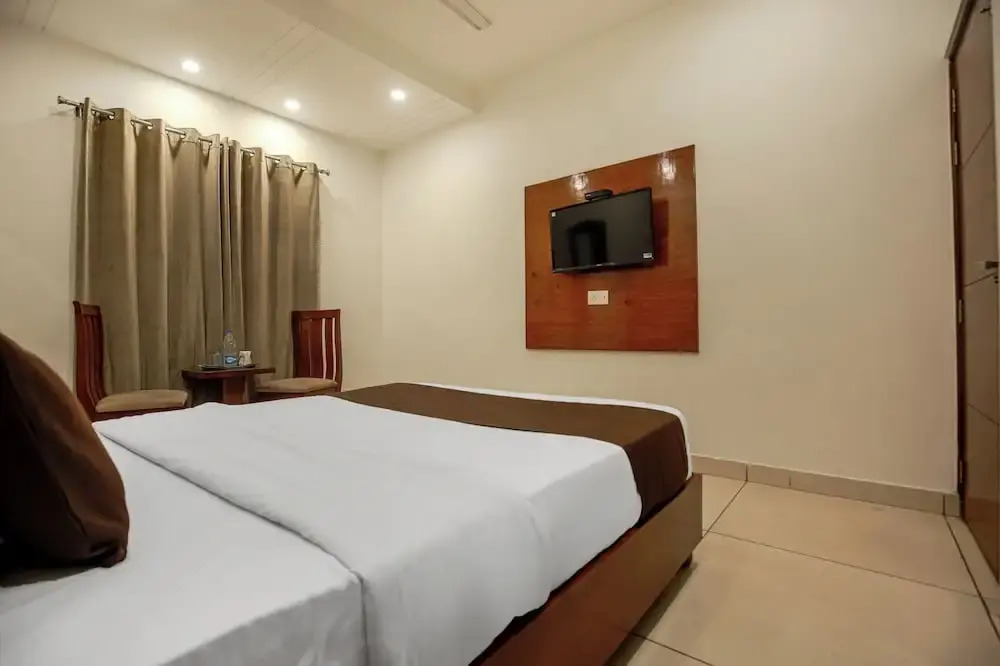 Hotel RK Residency Opposite ISBT Sector 43 Chandigarh
