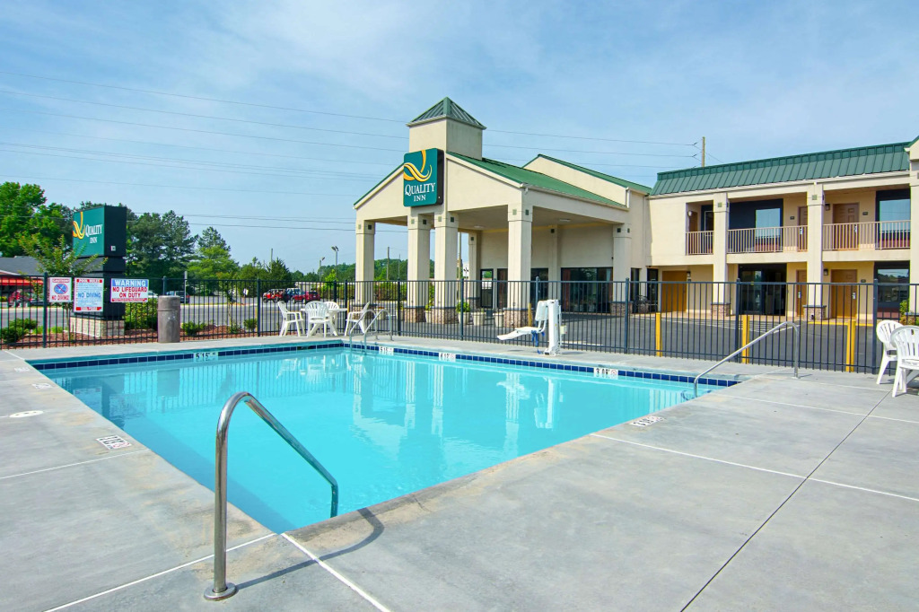 Ramada Inn Calhoun