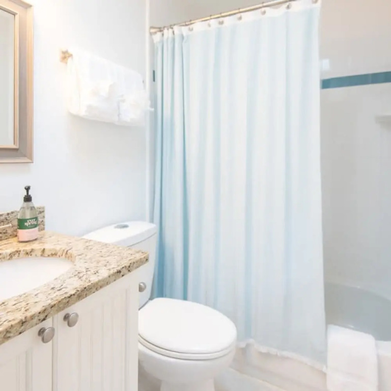 Clean Spacious Waterfront 2bd 2ba Sleeps 8