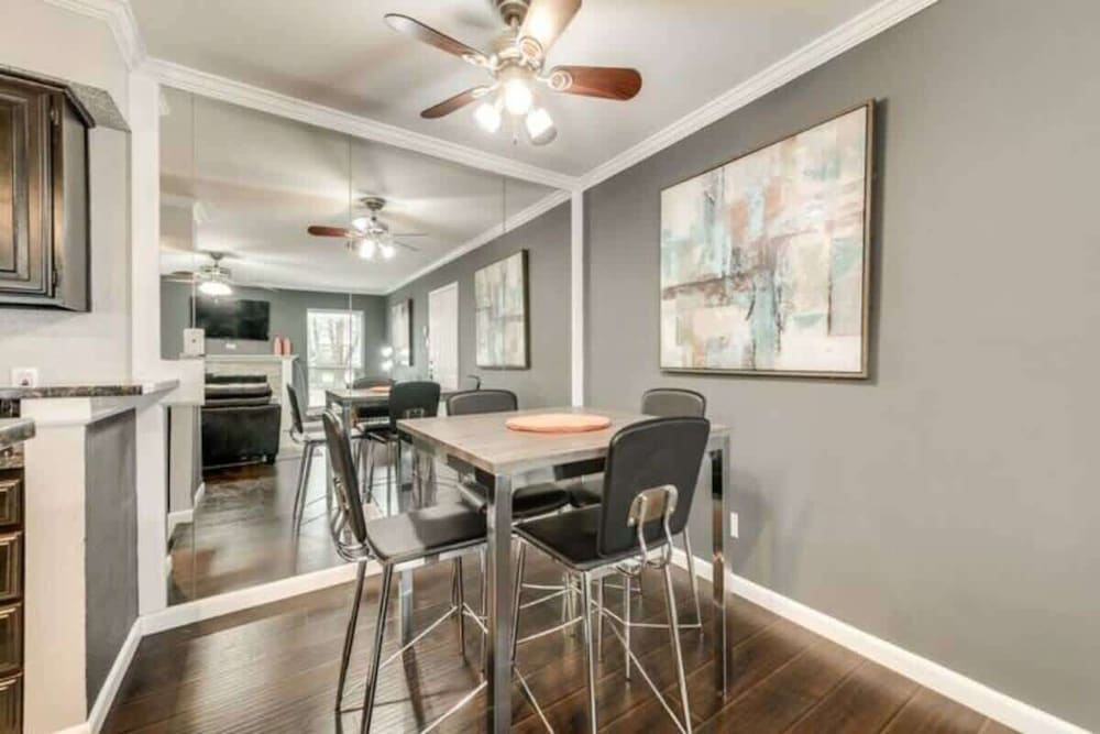 1BD Condo Pool South Irving I40