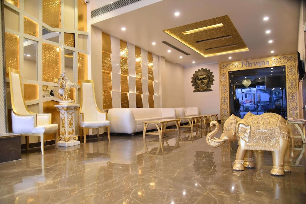 Sallow Royal Suites by Dew Drop