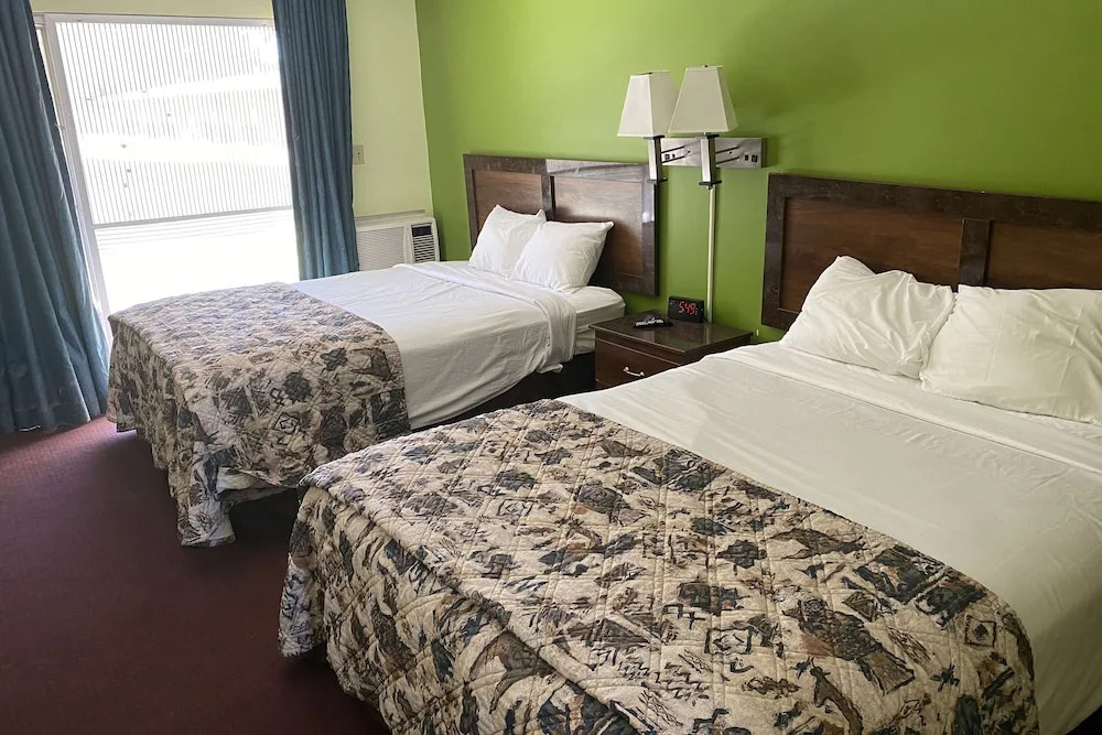 Desert Grove Inn and Suites