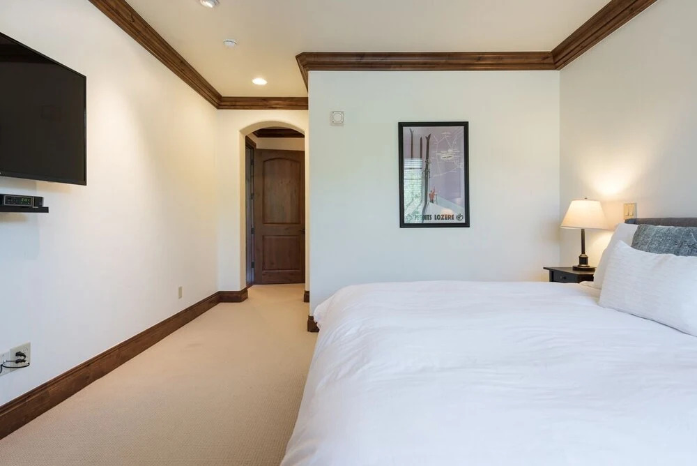 Silver Strike Lodge #403 - 2 Bed + Den