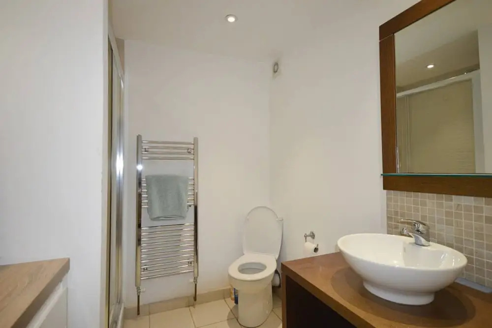 Bright & Homely 2 Bed House In Bedminster