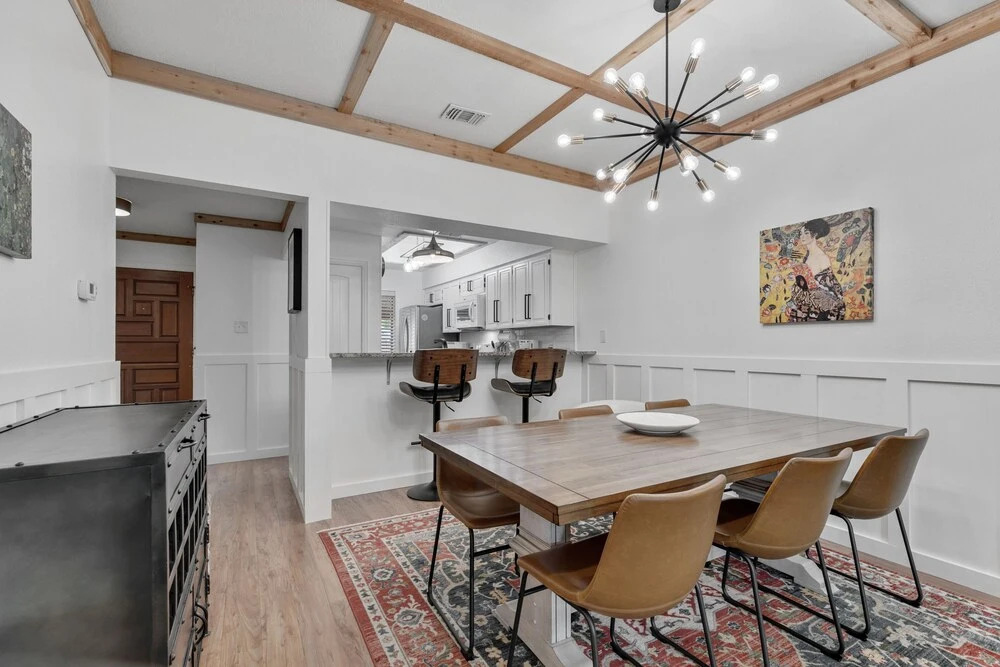 New! Luxurious Riverfront Condo Just 1 Blk to Schlitterbahn!