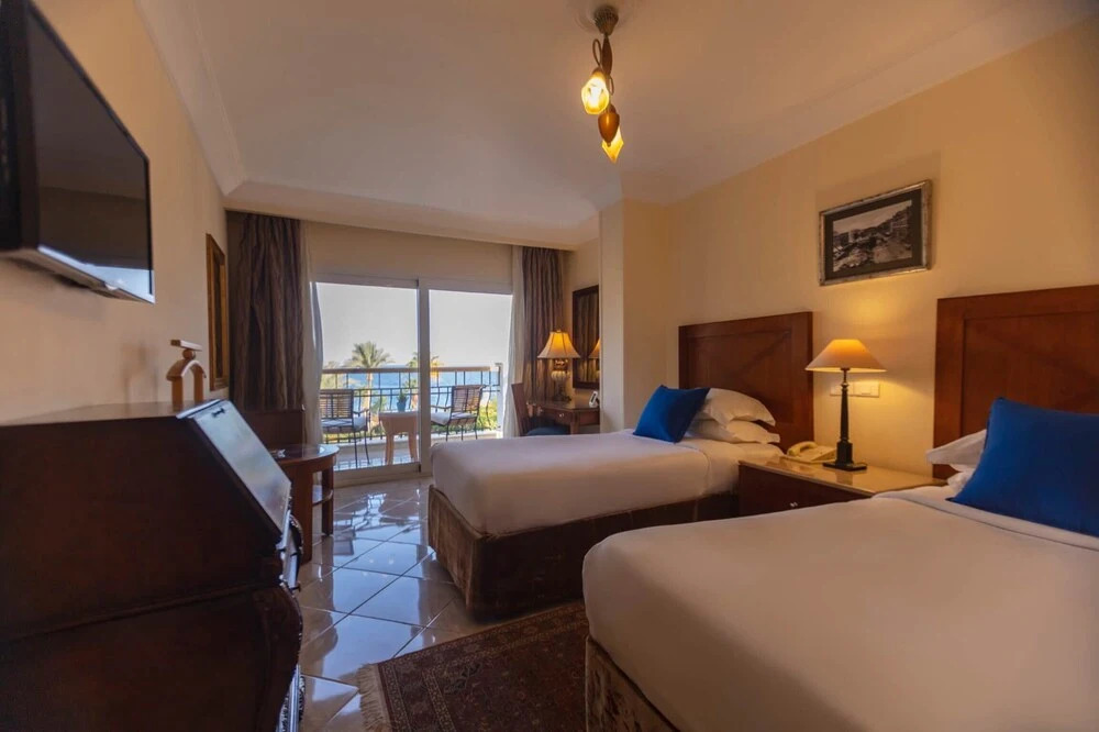 A Amazing 5 Bedroom Villa Right on the Red Sea Offering a Great Experience