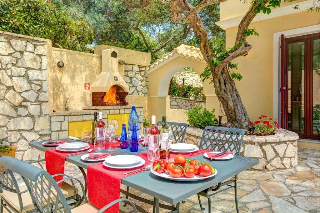 Theodora Villa - 2 BR Tranditional House Close to Gaios Town
