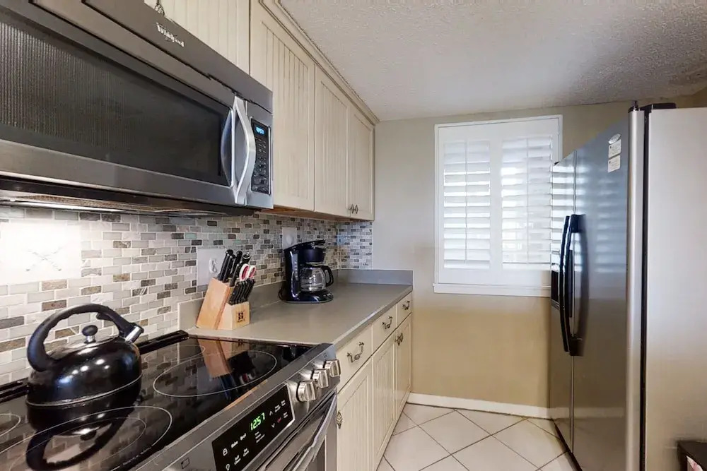 Dog-friendly Condo Steps to Beach wth Pool, AC & Elevator
