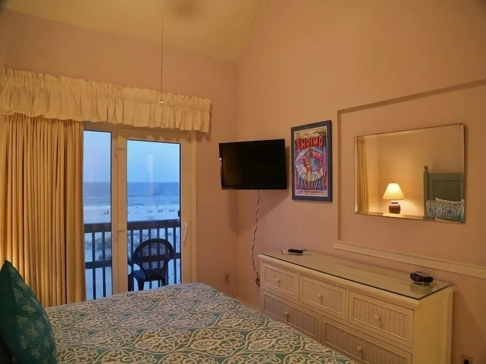 Ocean Reef 802 3 Bedroom Townhouse by RedAwning