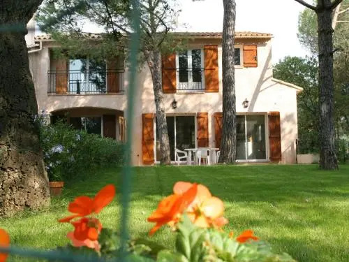 AU BOIS FLEURI Location Villa et Studios Roquebrune-sur-Argens