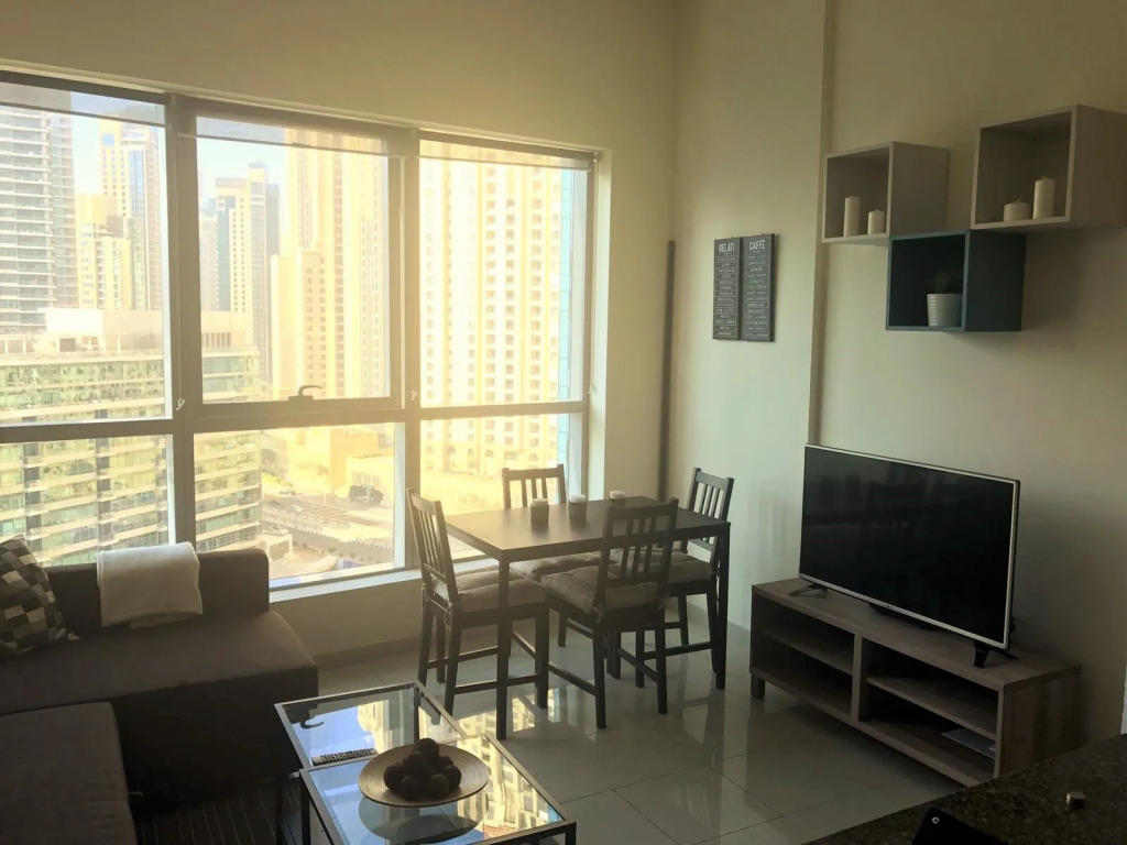 Beautiful Home, Wake Up To Superb Marina Views