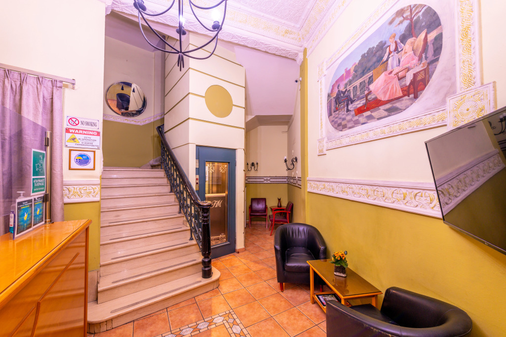Metropolis Hotel