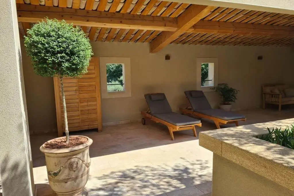 Le Cabanon de Nans. Gîte de charme en Provence.