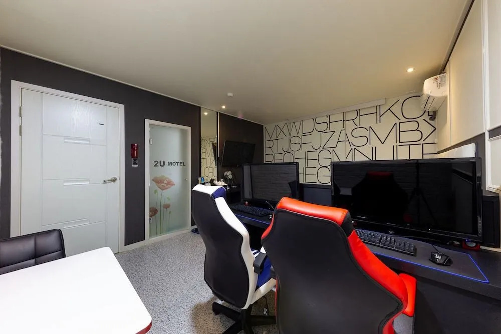 2U Motel
