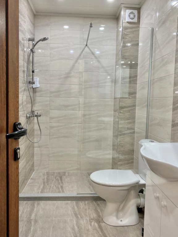 Spacious & Cozy 2 bed Apartment with Work Space & Fast Wi-fi
