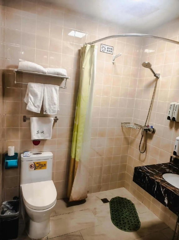 Zhencheng xinyi Hotel (Hengxing Technology College, Jiushui East Road, Qingdao)