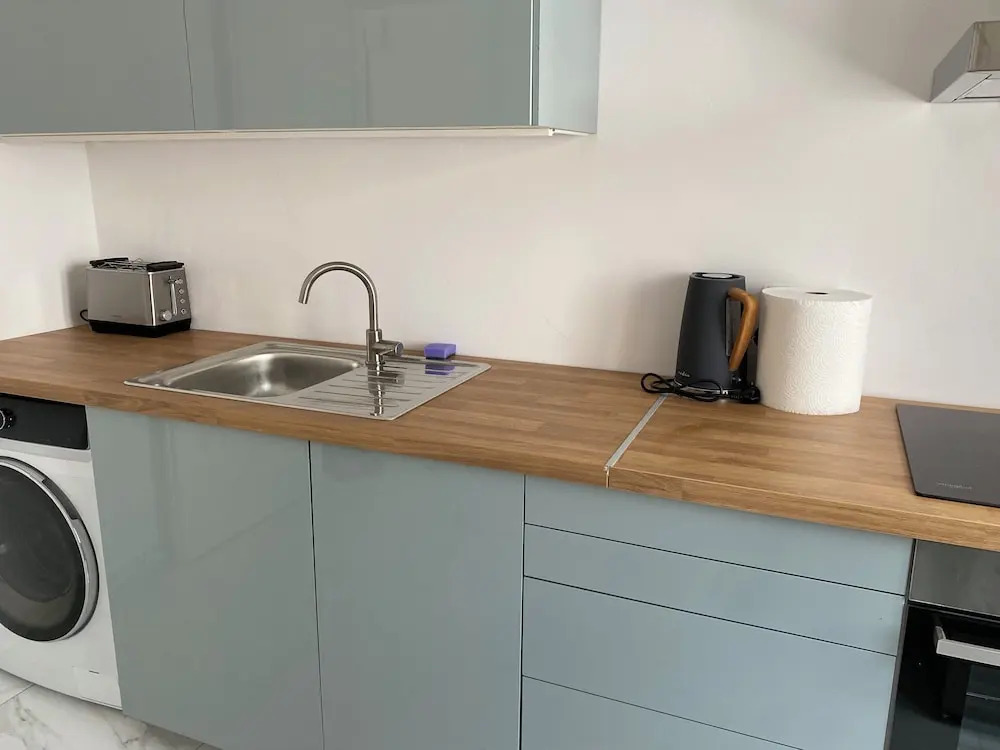 Modern, Centrally Located Apartment