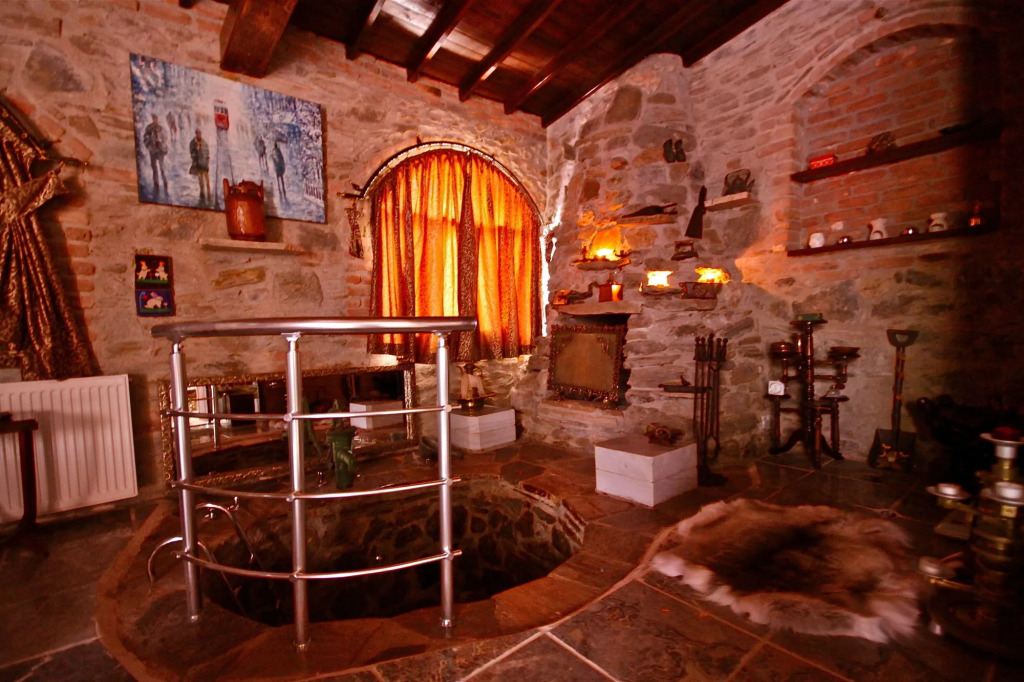 Stonehouse By Ipek