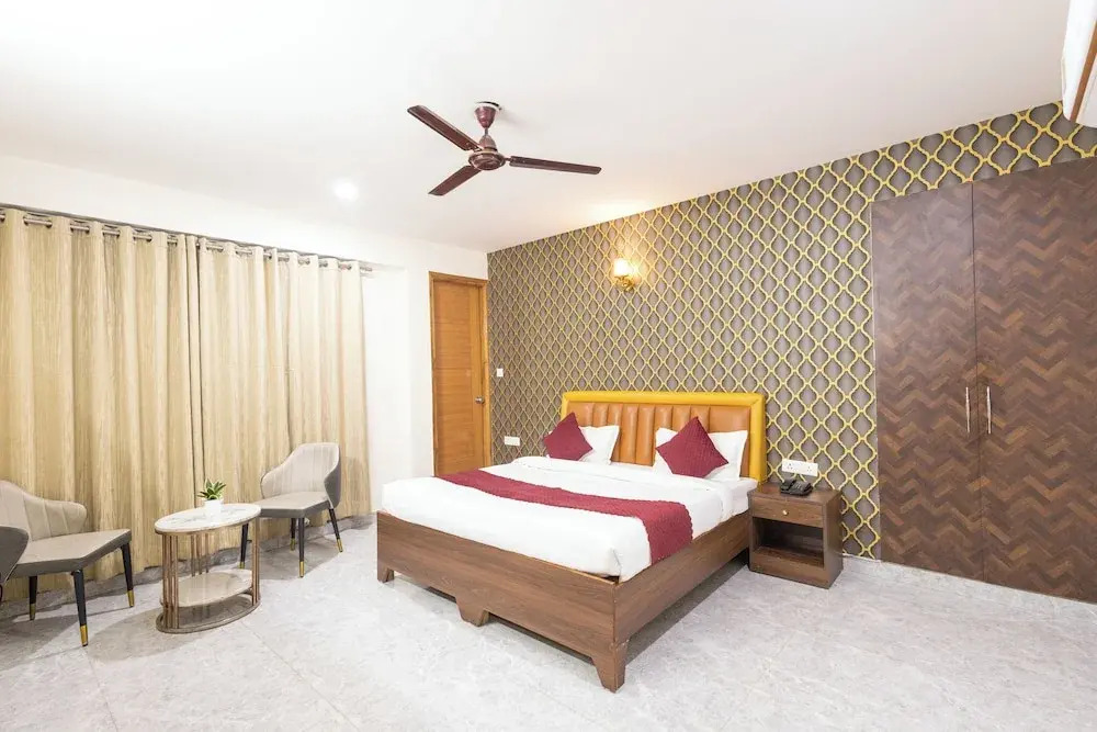 Divine Hotels & Banquets
